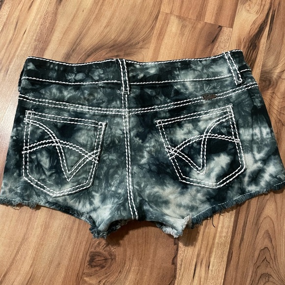 Y2K 2009 Vanilla Star Black Tie-Dye Jean Shorts Sz 5 - Picture 2 of 7